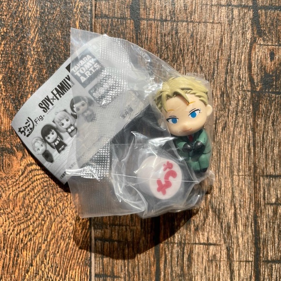 SpyxFamily Loid Forger Gachapon (DISCOUNTED) - Picture 1 of 2